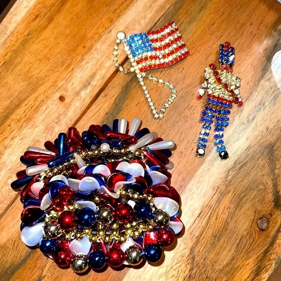 Red white blue patriotic USA flag & soldier broach (2) w/ gold back & bracelets - Picture 4 of 16